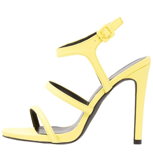 żółte neonowe sandały na szpilce