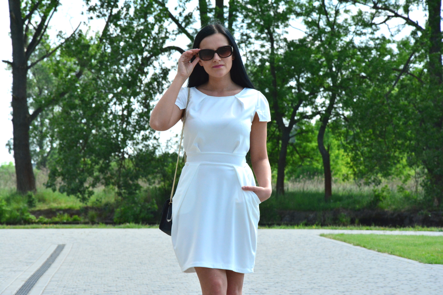 biała sukienka stylizacja