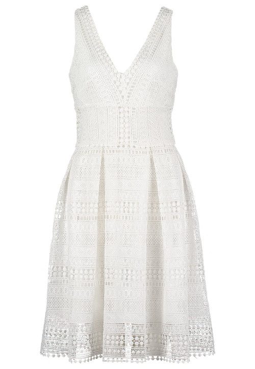 biała sukienka