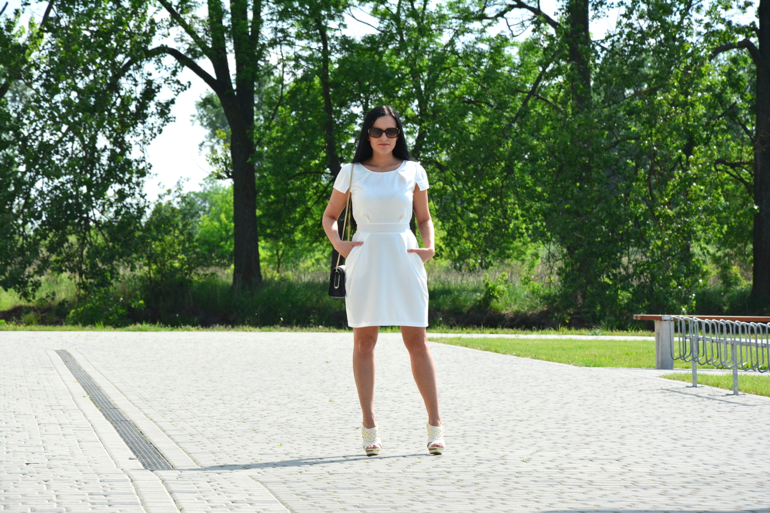 elegancka biała sukienka