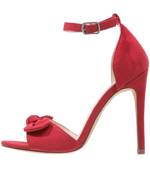 czerwone sandały