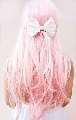różowe pastelowe włosy