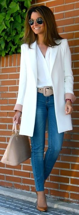jeansy biały płaszcz