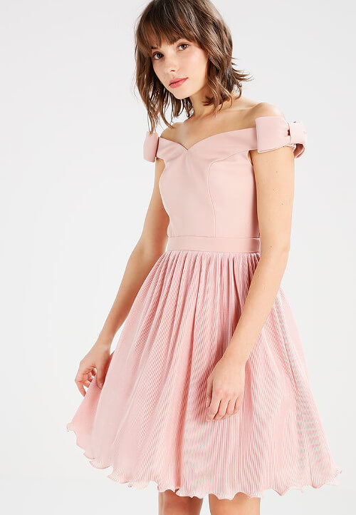 różowa plisowana sukienka