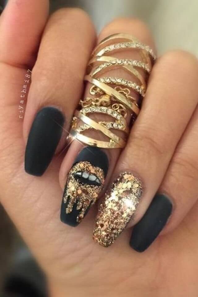 czarne paznokcie ze złotym