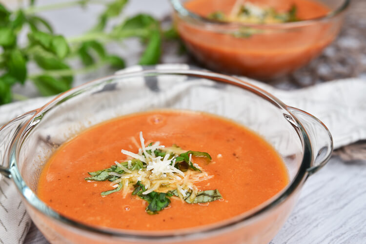 lekka zupa pomidorowa