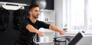 Czy trening EMS coś daje? Sprawdzamy, czy 20 minut może zastąpić godziny na siłowni trening EMS